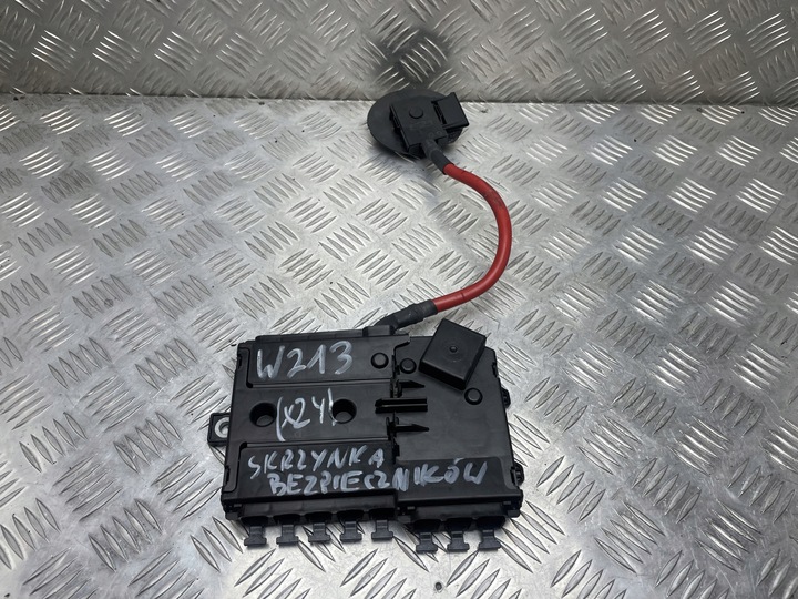 фото №1, Mercedes w213 коробка распределитель тока клемма a2135406200