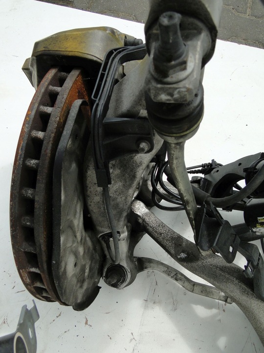 фото №11, Mercedes поворотна опора передня права a2053323800 c клас 205 c43 amg рестайлінг 4mat