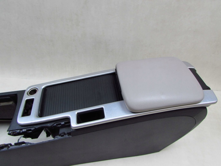 фото №6, Volvo c30 s40 v50 c70 рестайлинг 08-13 туннель средний подлокотник