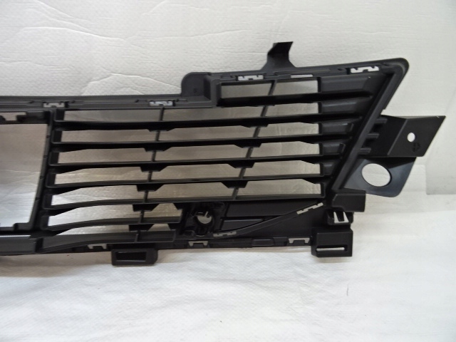 фото №13, Peugeot 2008 ii p24 решётка бампера средняя решётка