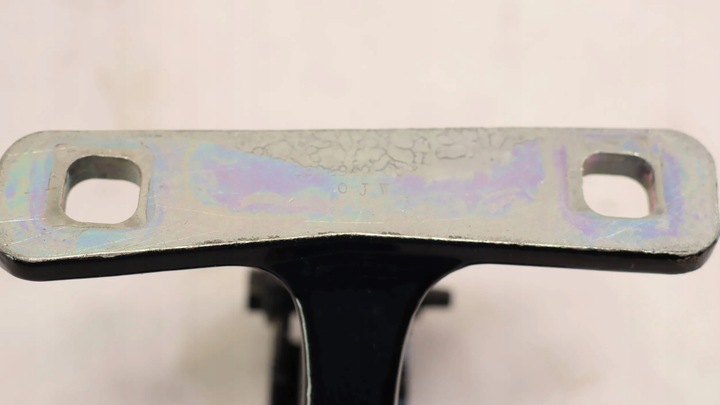 фото №11, Петля крышки зад багажника левый tesla модель y