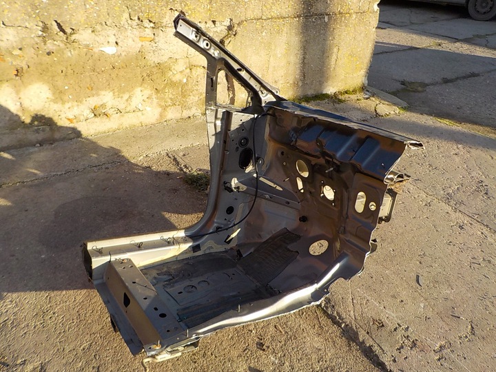 фото №7, Ford fiesta mk7 рестайлінг чверть перед ліва