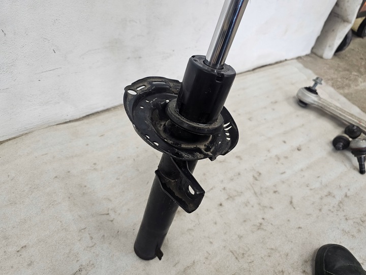 фото №9, Audi a4 b9 8w амортизатор лівий переднє перед 8w0413031bg