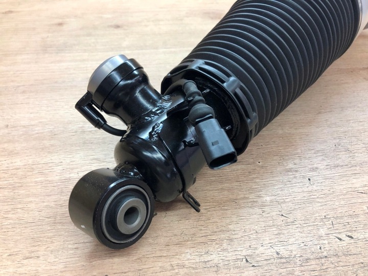 фото №9, Амортизатор повітряна подушка правий зад 7l8616020d do vw touareg porsche cayenne 9pa