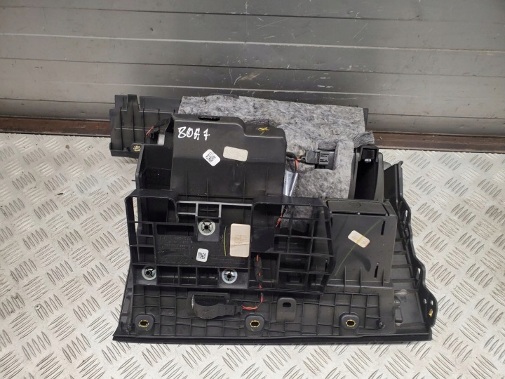 фото №5, Audi q5 sq5 80b857035a перед сторона правая отсеки, полки