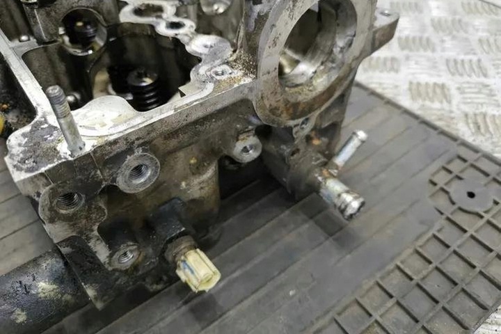 фото №10, Головка двигуна toyota corolla verso _e12_ 42a25004 2.2l дизель 66kw 2006