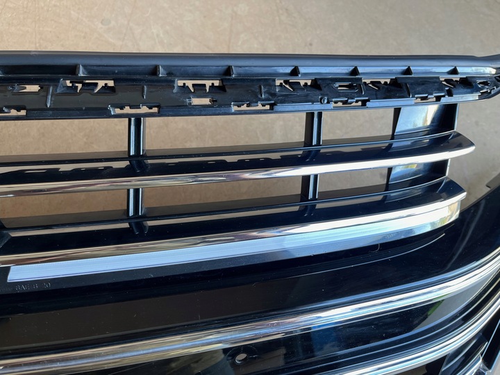 фото №10, Arteon r-line рестайлінг решітка перед led хром чорна