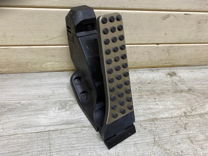 фото №1, Mercedes педаль газу a1673000500