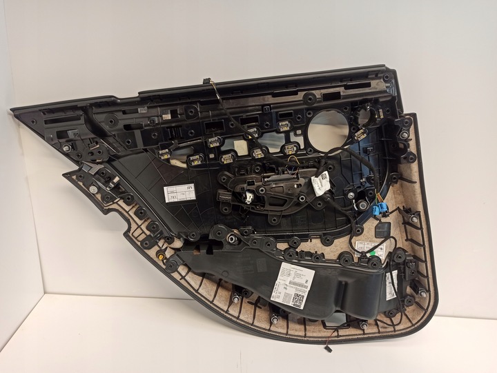 фото №7, Mercedes w205 боковина двері правий зад sedan