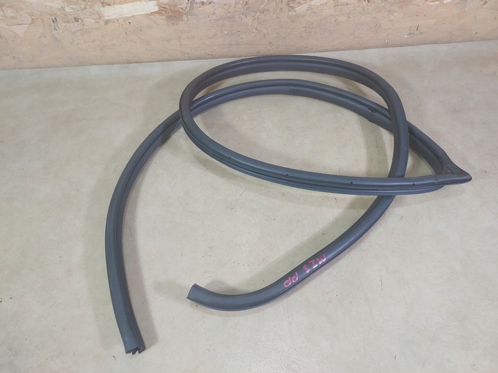 фото №1, Mazda 3 bk hb прокладка дверь правые перед