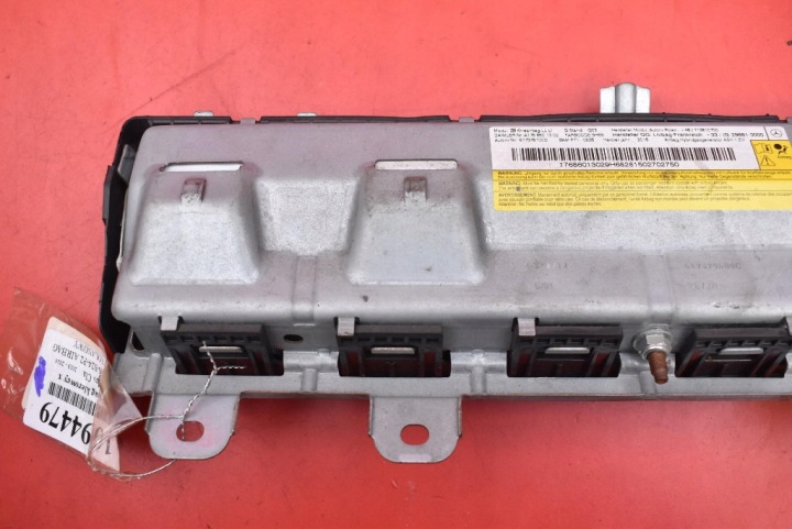 фото №5, Подушка подушка безопасности водителя коленная a1768601302 mercedes cla c117
