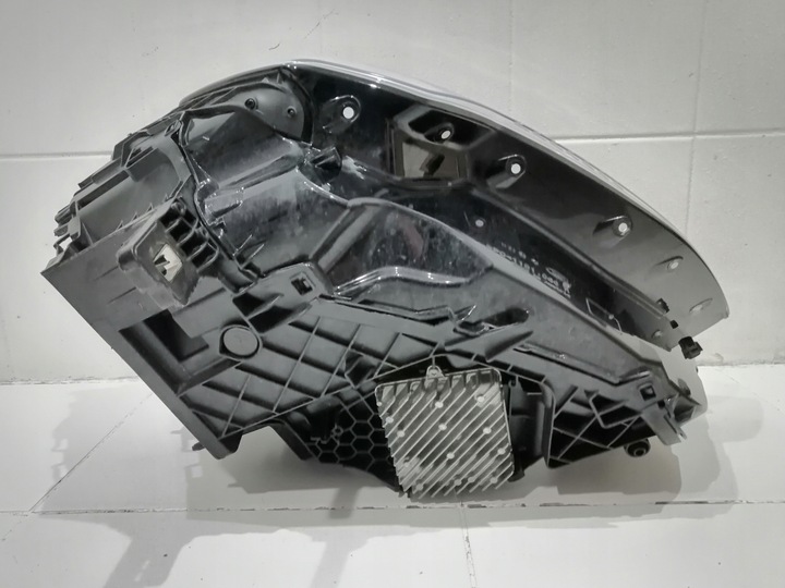 фото №11, Лампа правая передняя перед audi q3 ii 83a halmar 8416