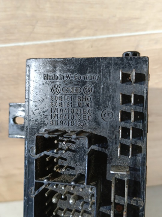 фото №2, 171941813b коробка запобіжників sirocco mk1 jetta itp