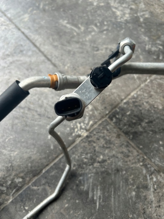 фото №5, Трубки кондиционера toyota yaris iii 1.5 hyb 88710-0d430 88706-0dc90