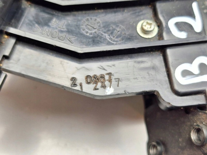 фото №7, Замок кришки pickup toyota auris 150 6935002080