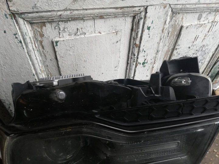 фото №10, Jeep grand cherokee wk2 лампа левая ксенон некорректируемая