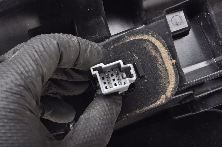 фото №8, Volvo xc90 ii лампа права задня правий зад 31655918