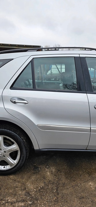 фото №1, Mercedes ml w164 дверь правые зад задние голый 775 07 r