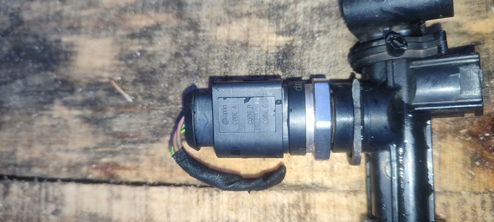 фото №8, Планка впрыскивающий audi vw 1.8 2.0 tfsi 06k133681a