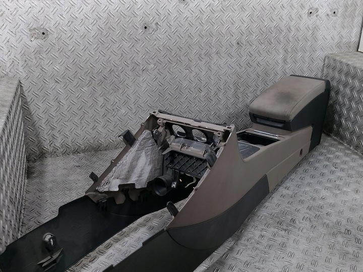 фото №8, Туннель средний vw passat b6 3c0863319t