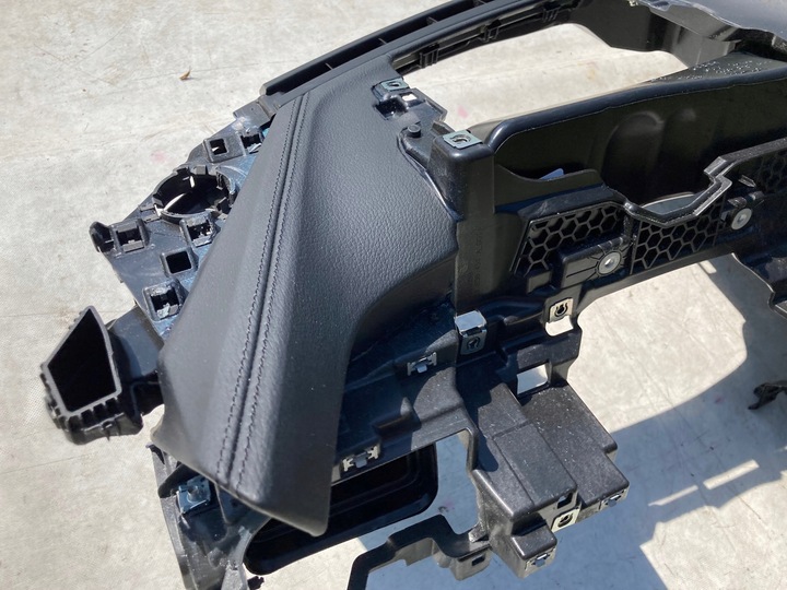 фото №5, Audi e-tron 4ke панель капот консоль подушки ремені