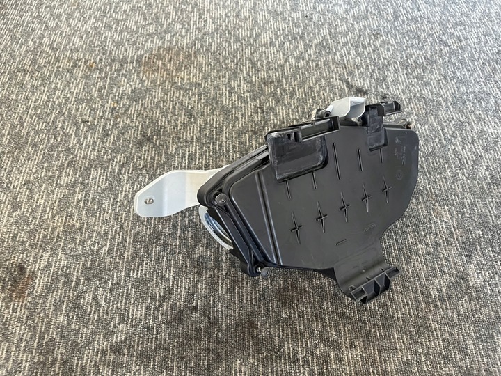 фото №11, Audi a7 c7 s line 3.0 tdi 2011r корпус крышка коробка предохранителей оригинал