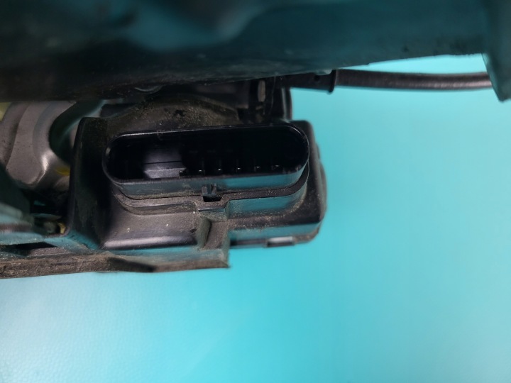 фото №8, Volvo v40 ii 14r замок двері праві зад заднє європа 31391831 6 pin