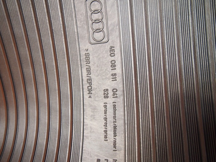 фото №11, Audi a8 d3 4e коврики резиновые зад новое оригинал 4e0061511