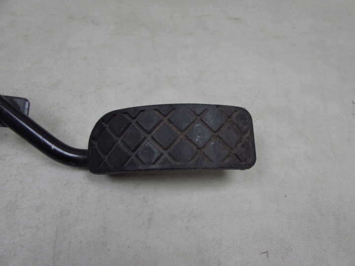 фото №5, Audi a3 8l 96-03 педаль потенциометр газа 8z2721523e