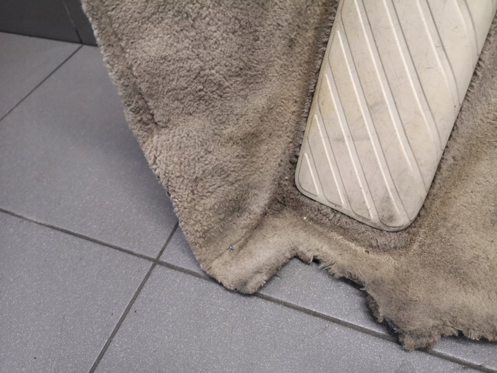 фото №5, Podnóżek audi a8 d2 krem eu 4d1867265b