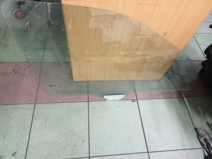 фото №1, Стекло дверь правые перед ford mondeo i mk1