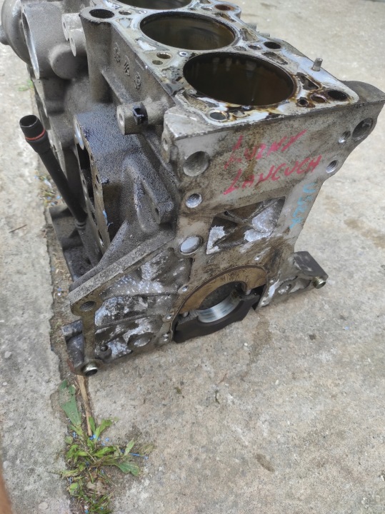 фото №11, Блок  двигуна vw audi 2.0 fsi axw 06d103023