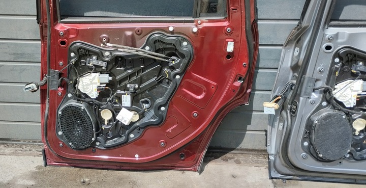 фото №9, Дверь задние правые правые зад jeep commander ii 21r- комплектные