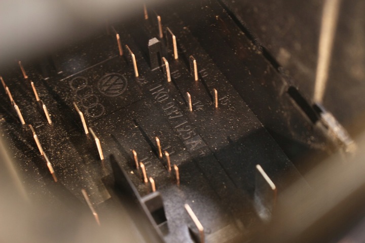 фото №7, Коробка корпус предохранителей vw touran i 2.0 tdi