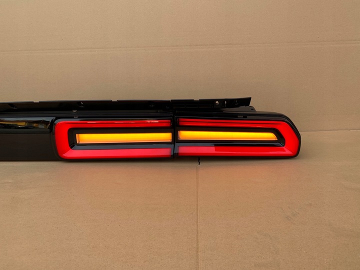 фото №6, Dodge challenger 2007-14 лампы led зад swap переделка na 2015-21 жёлтый поворот