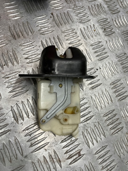 фото №6, Замок кришки багажника nissan note e11 06-12