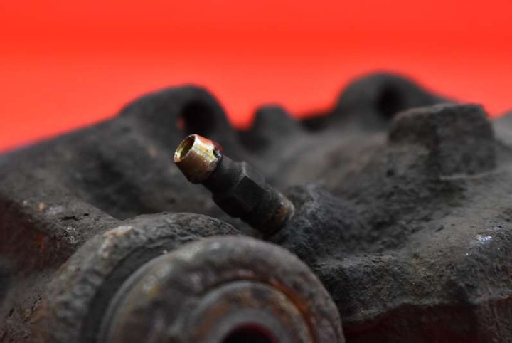 фото №7, Суппорт тормозной левый зад peugeot 607 2.2 hdi 133 km 00-04