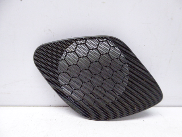 фото №1, Volvo s40 v40 рестайлинг 95-04 заглушка защита динамика перед левая