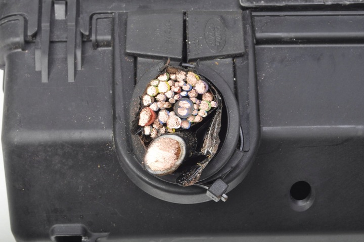 фото №10, Range rover l494 3.0 sdv6 коробка предохранителей