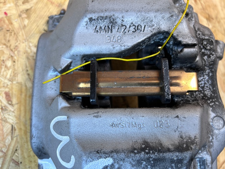 фото №9, Суппорт тормозной тормозные колодки перед левый bmw 5 g30 g31 6883733