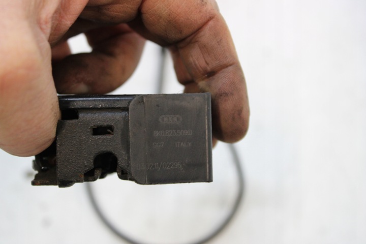 фото №6, Audi a4 b8 a5 8t замок капота 8k0823509d