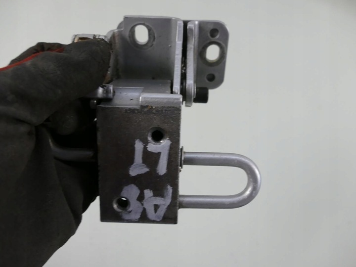 фото №3, Audi a8 d3 рестайлінг петлі двері лівий зад ly7w