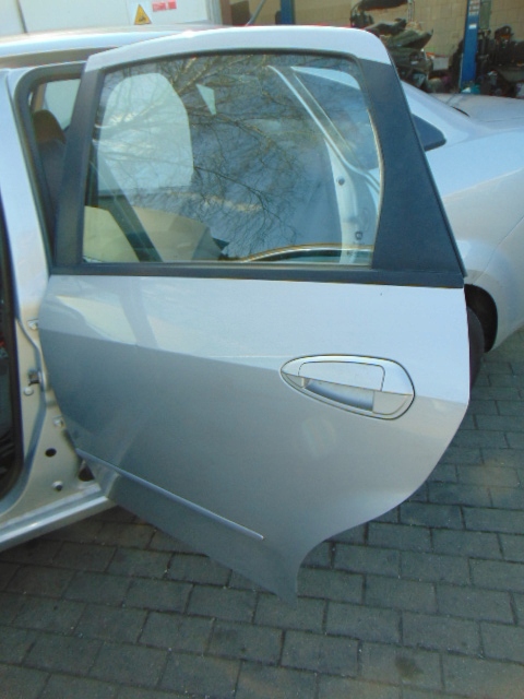 фото №1, Дверь левый зад задние fiat linea 07-12 комплектные