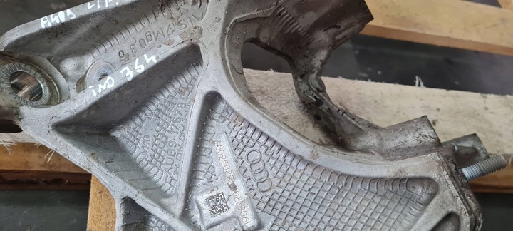 фото №13, A4 b9 8w рестайлінг лапи кронштейн кріплення санки ліві лівий перед 8w0399295e a5