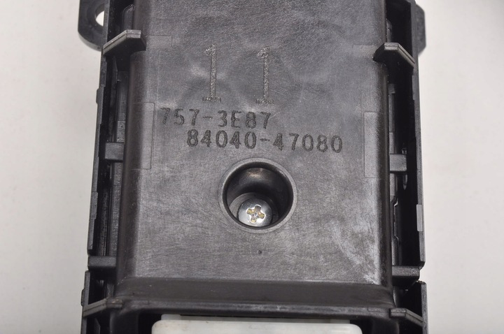 фото №9, Toyota prius iv панель перемикач скло 84040-47080