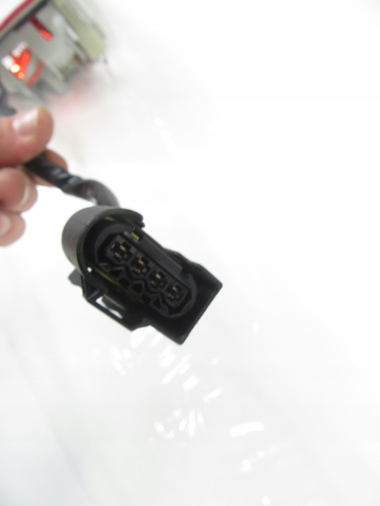 фото №14, Штекер разъём двигатель дворник bmw e60 e61 e70 e81 e87 e90 e91 4 контакты