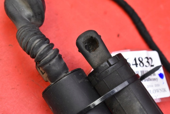 фото №8, Амортизатор приводы крышки ds73-a402a54-ac ford mondeo mk5 5d hb 14-20