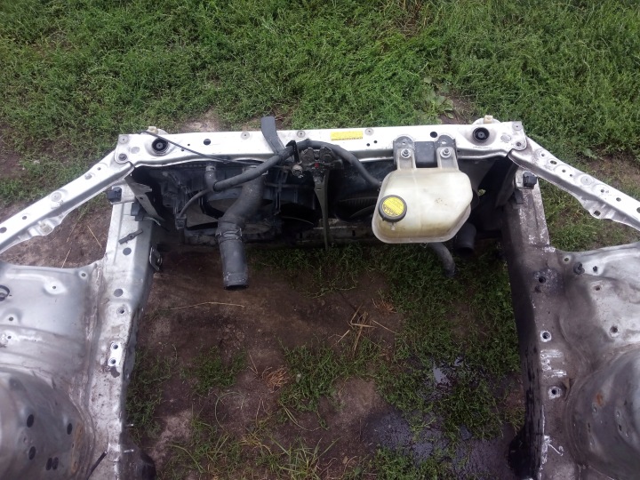 фото №8, Toyota rav4 ii 00-05 2,0 d-4d 116km передняя часть балка лонжероны радиатор