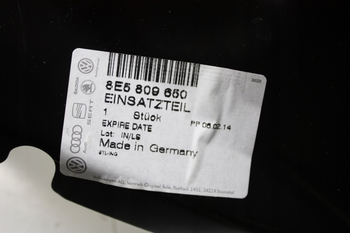 фото №6, Audi a4 b7 обшивка уголок лампы зад 8e5809650