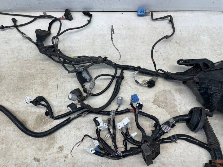 фото №6, Rav4 v гибрид 4x4 instalacja камеры двигателя полный led камеры 360 pdc с подогревом